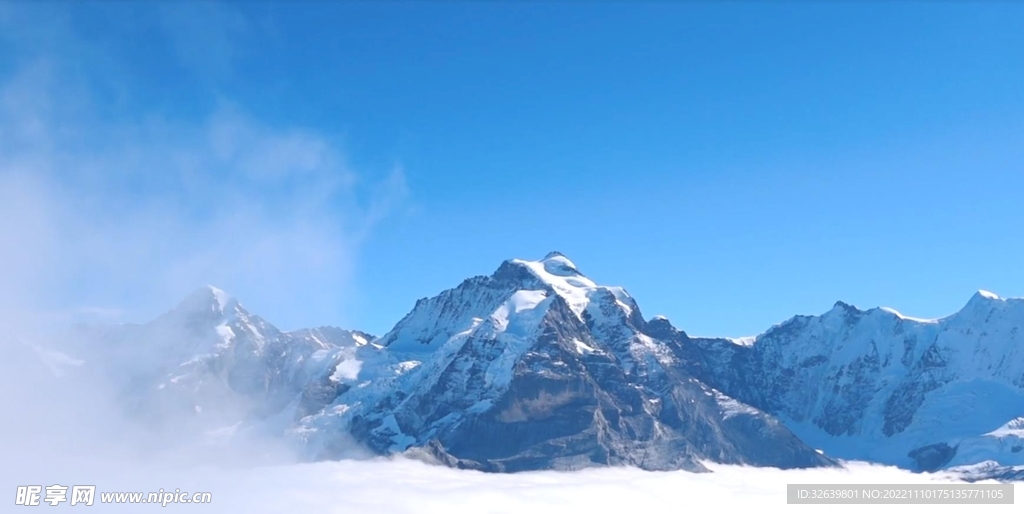 航拍雪山