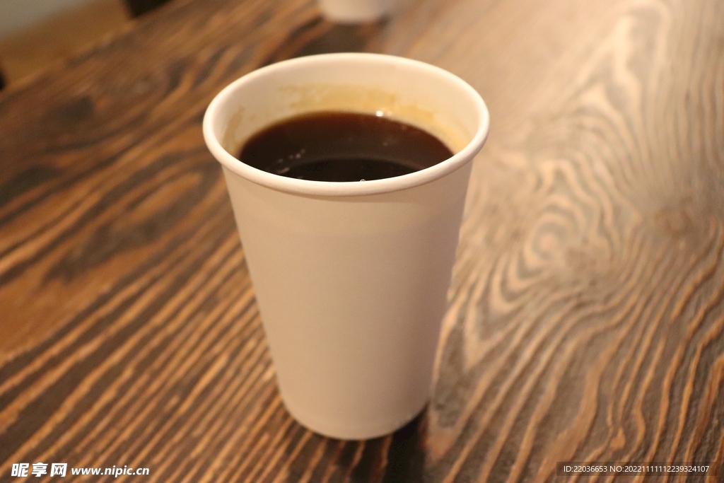 纸杯黑咖啡