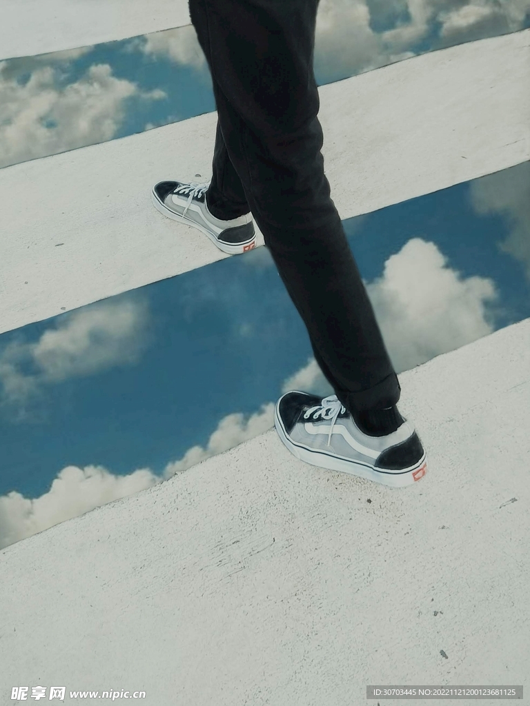 斑馬線和天空