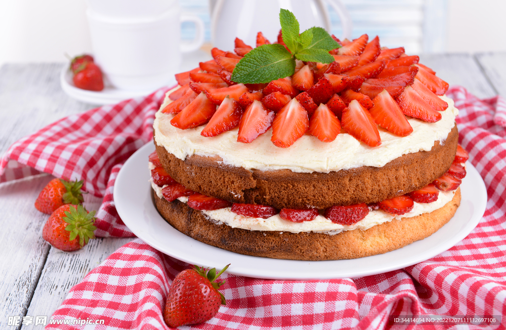 草莓生日蛋糕高清摄影
