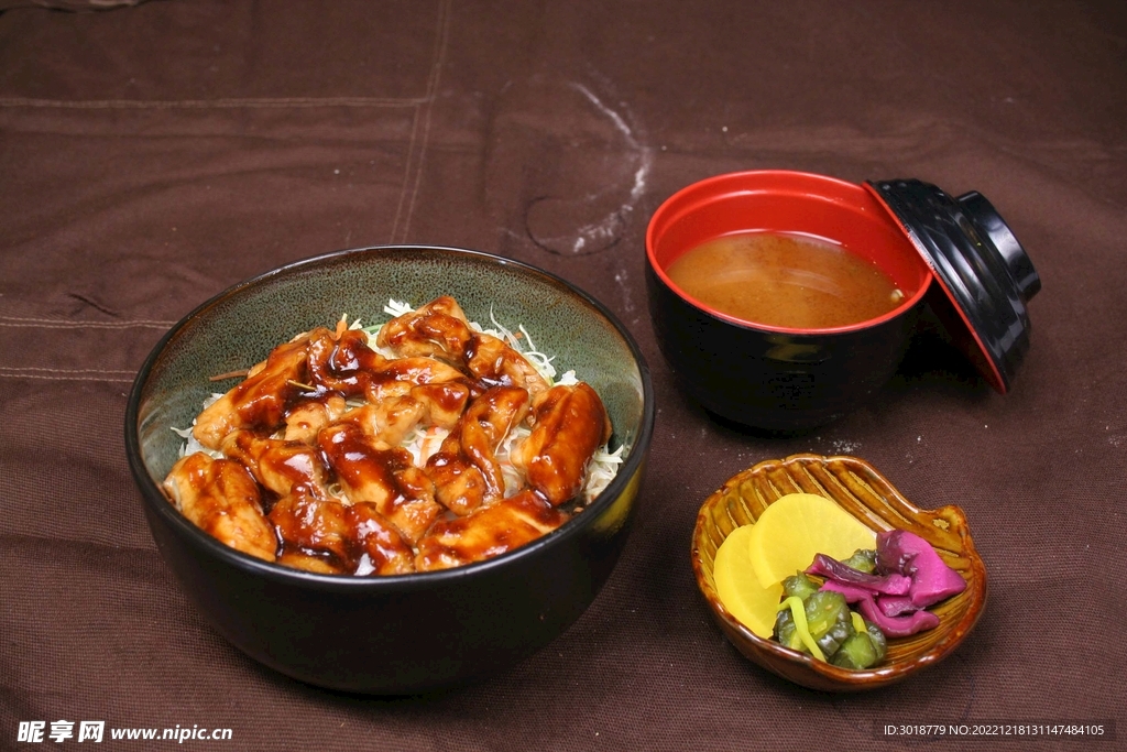 雞肉蓋飯
