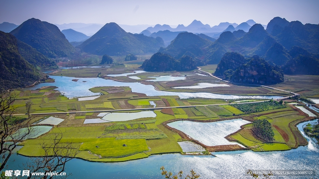 高山河流