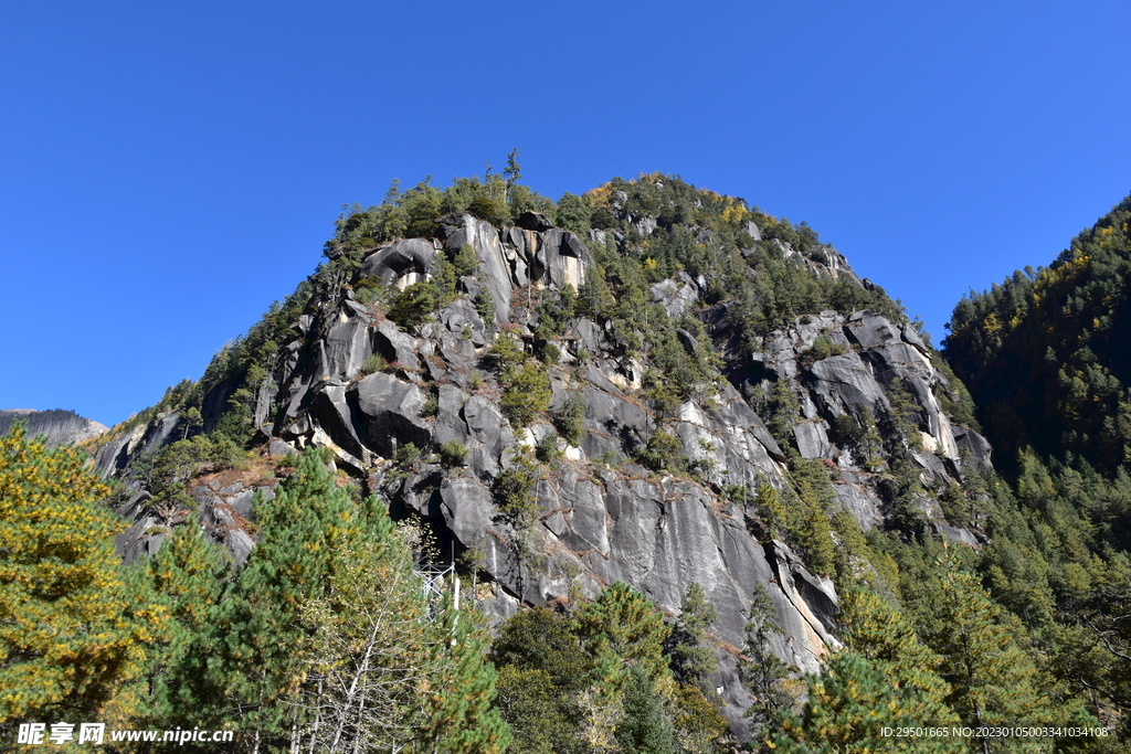 岩石山山崖