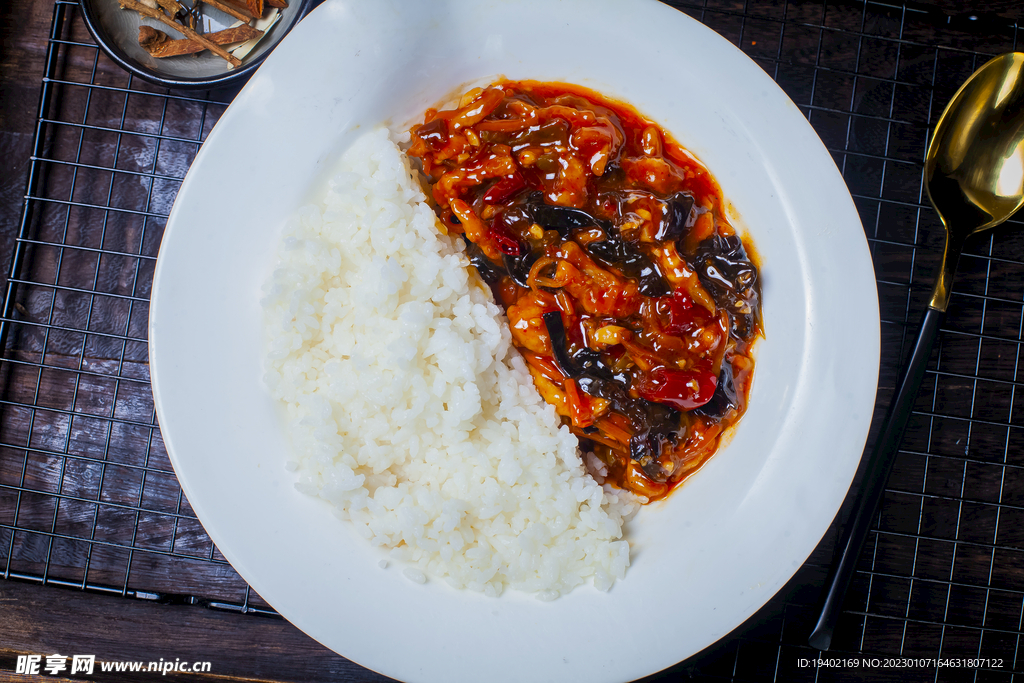 魚香肉絲蓋飯