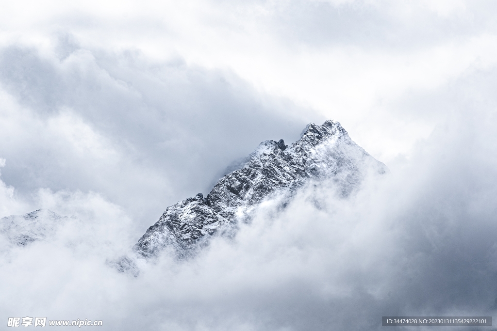 雪山云霧圖