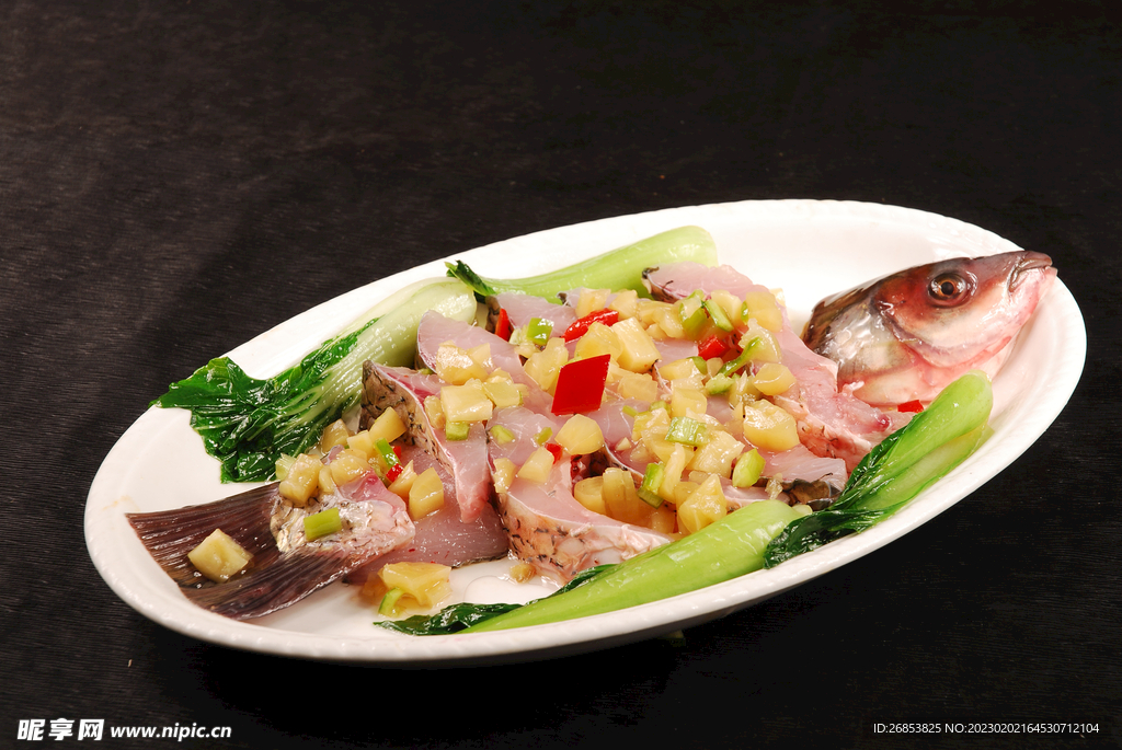 冬菜碎蒸草魚