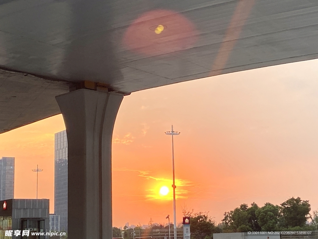 夕阳高架桥