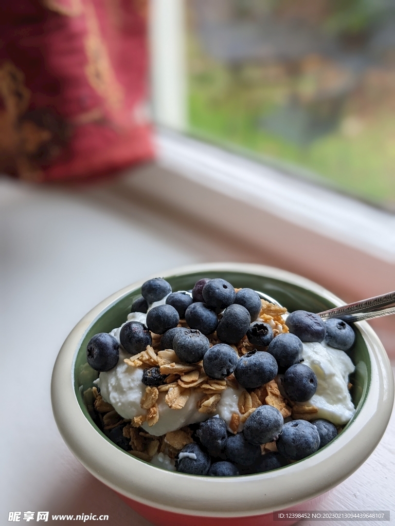蓝莓酸奶麦片早餐