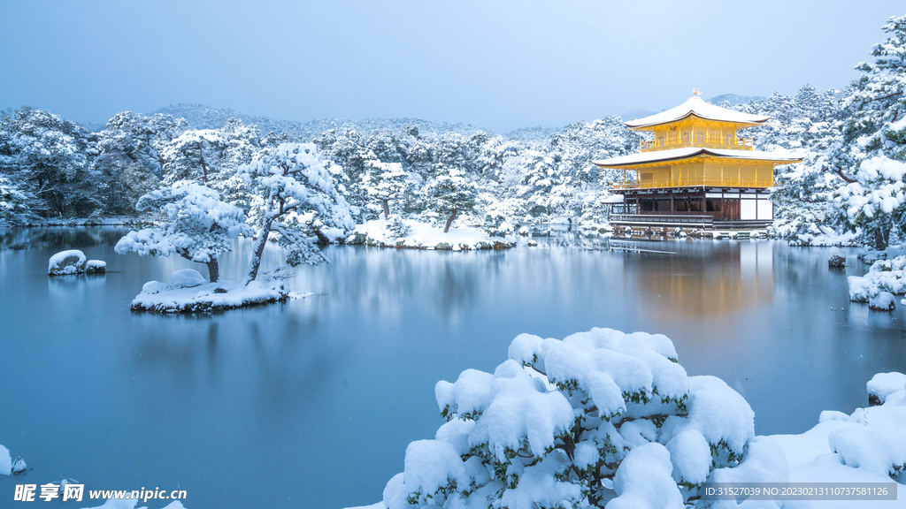 公園湖泊雪景圖