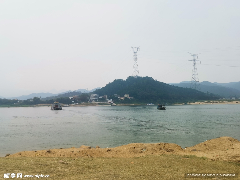 河邊風(fēng)景