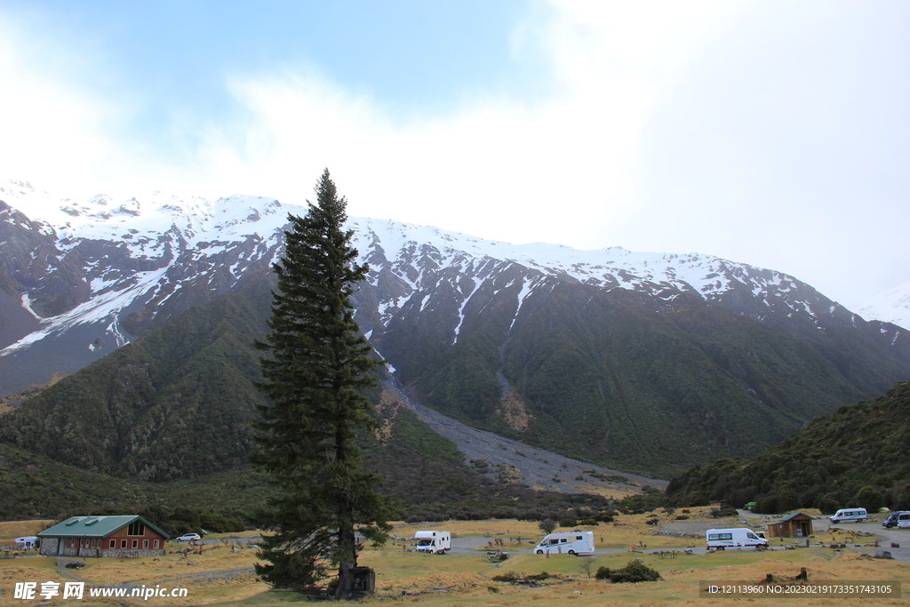 新西兰库克山国家公园山脚下