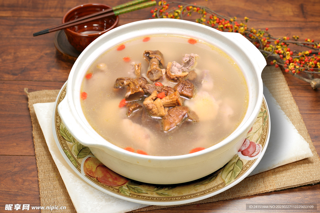 滋補燉土雞湯