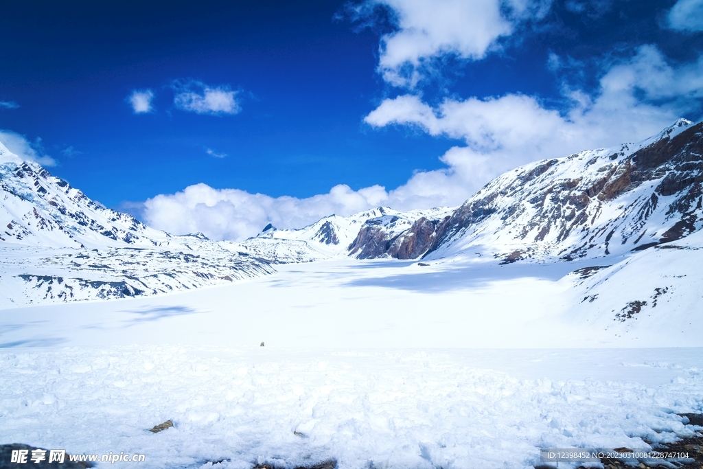 雪山山谷