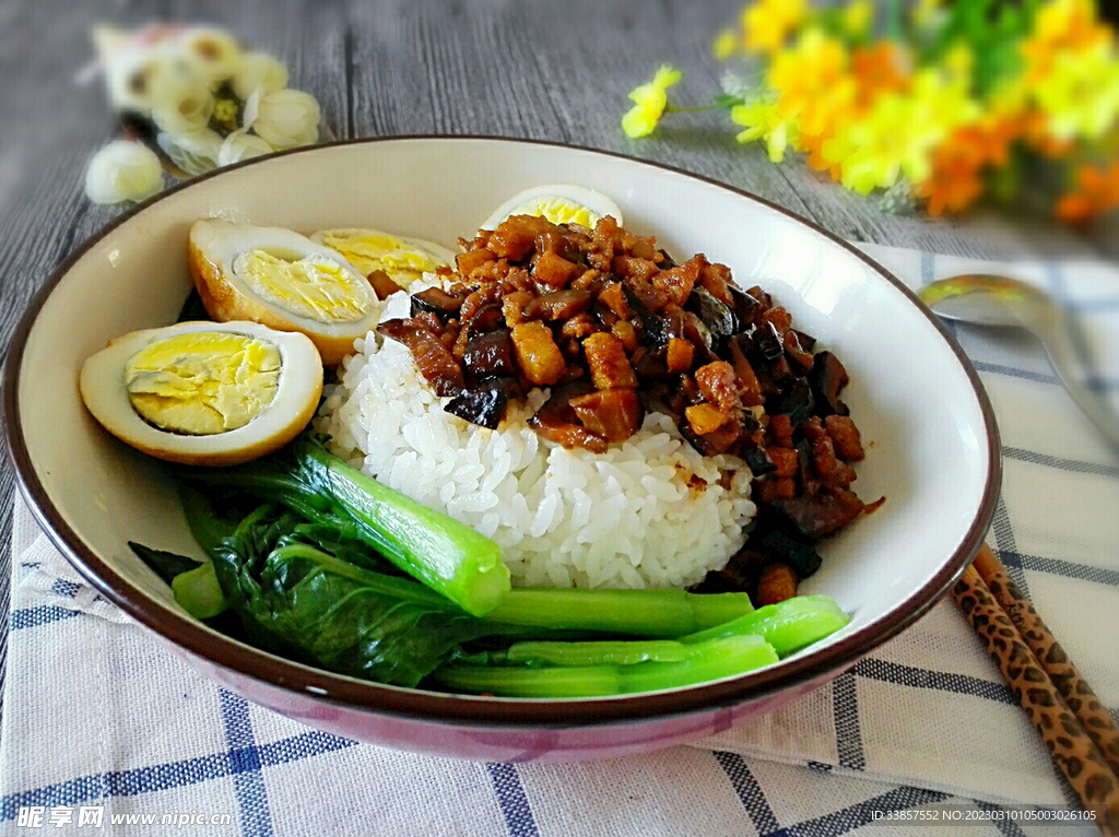鹵肉飯圖片          