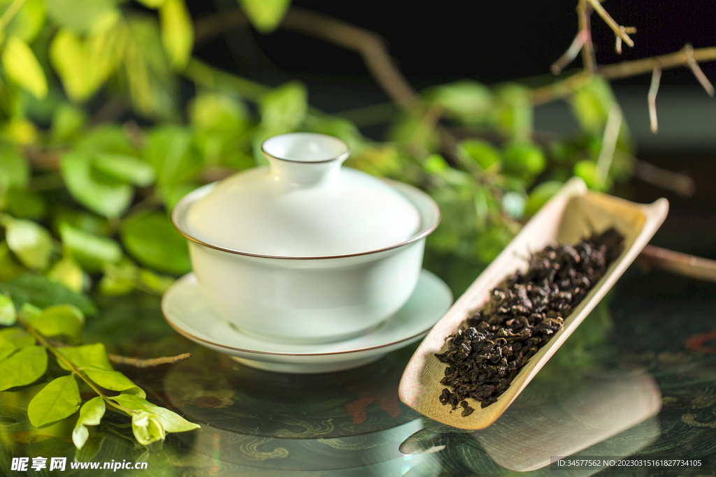 茶杯和茶葉