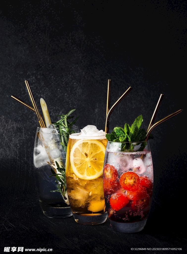 冰鎮的水果雞尾酒飲料