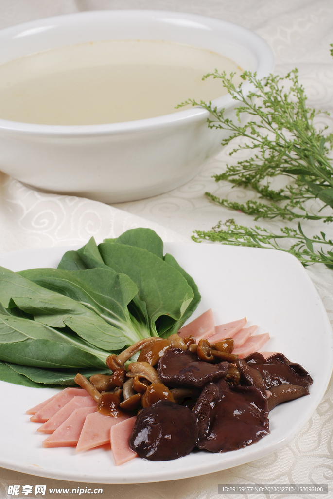 美味菌子湯