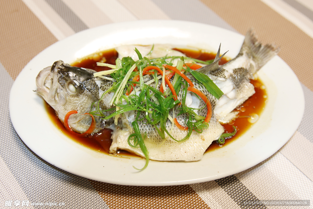 清蒸鱸魚(yú)圖片