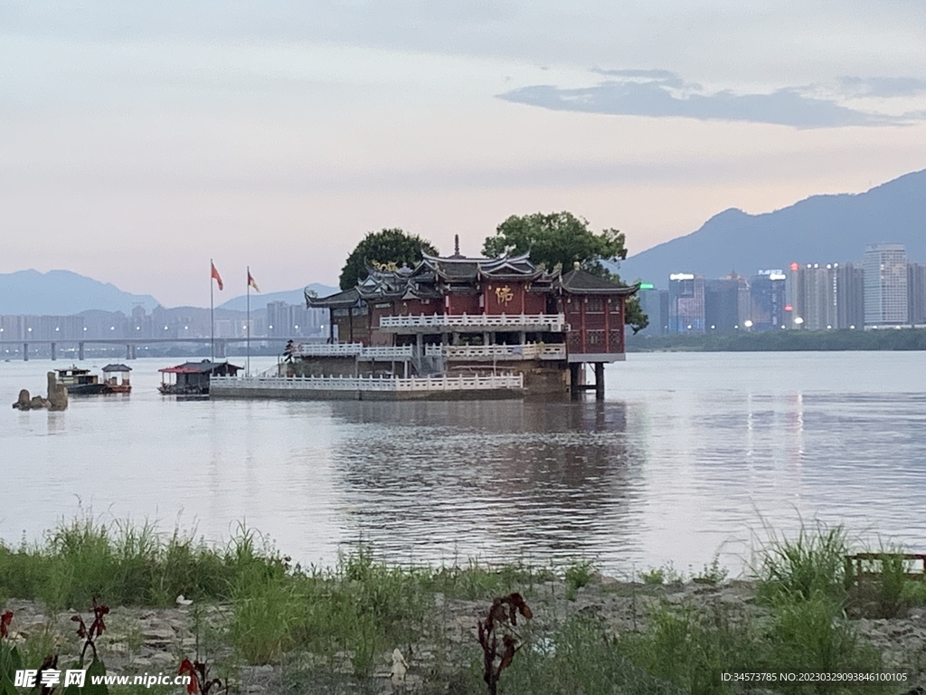 水中寺廟