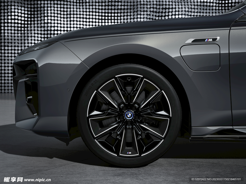 BMW M760轮毂写真大图