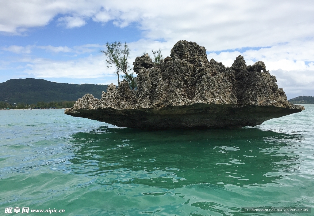 泻湖岛巨石