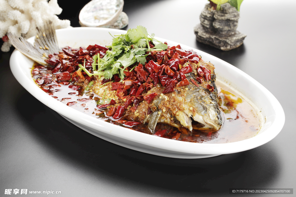 蒜汁鯉魚(yú)
