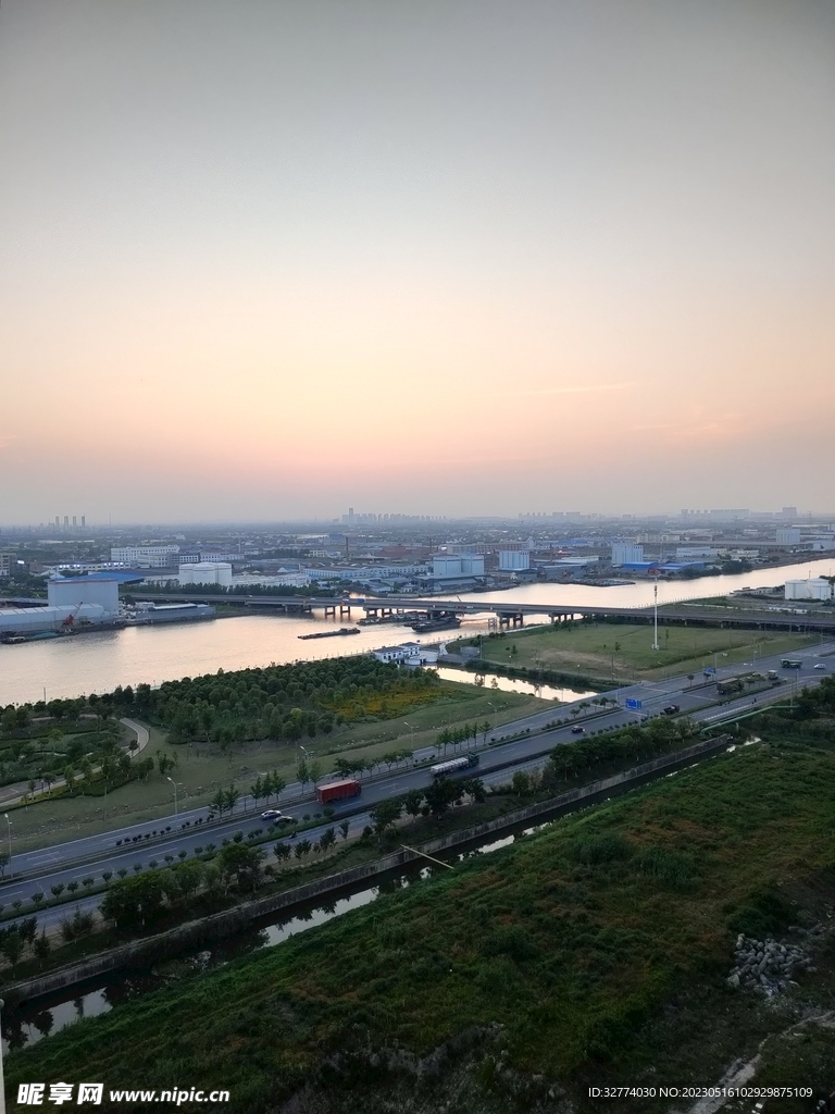 俯瞰城市风光运河美景图