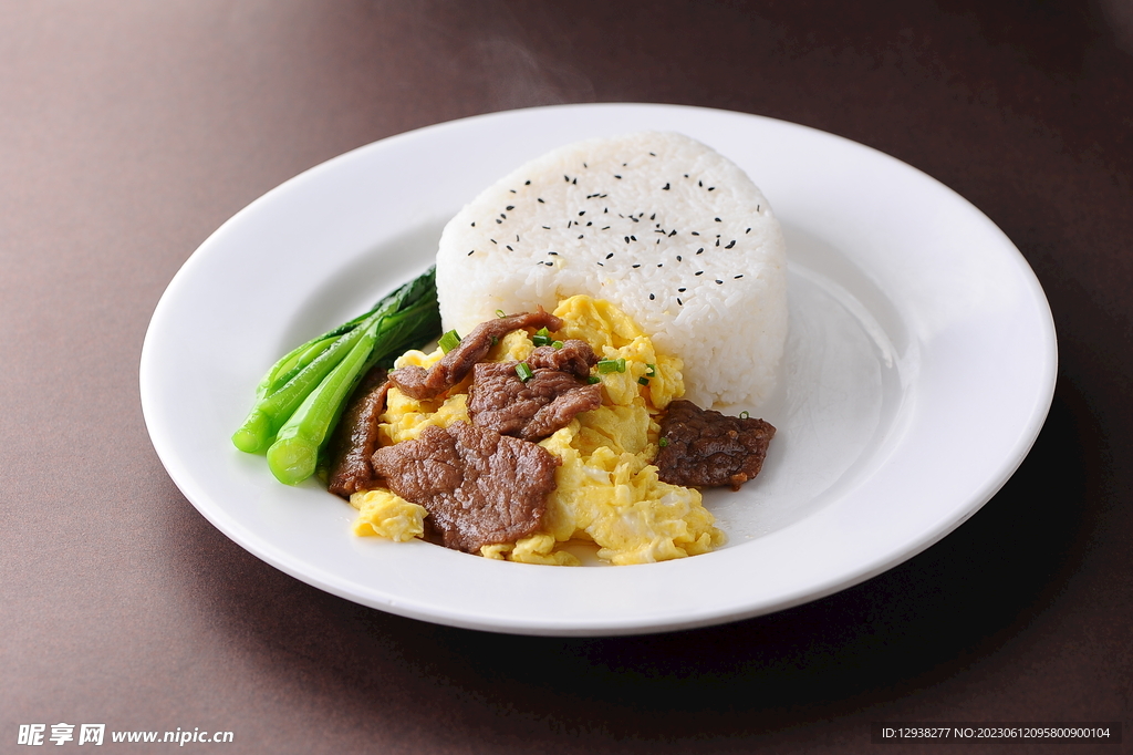 牛柳雞蛋飯