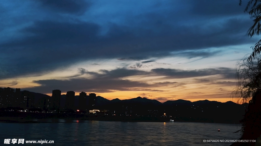 晚霞