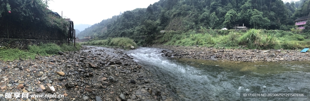 林間小溪
