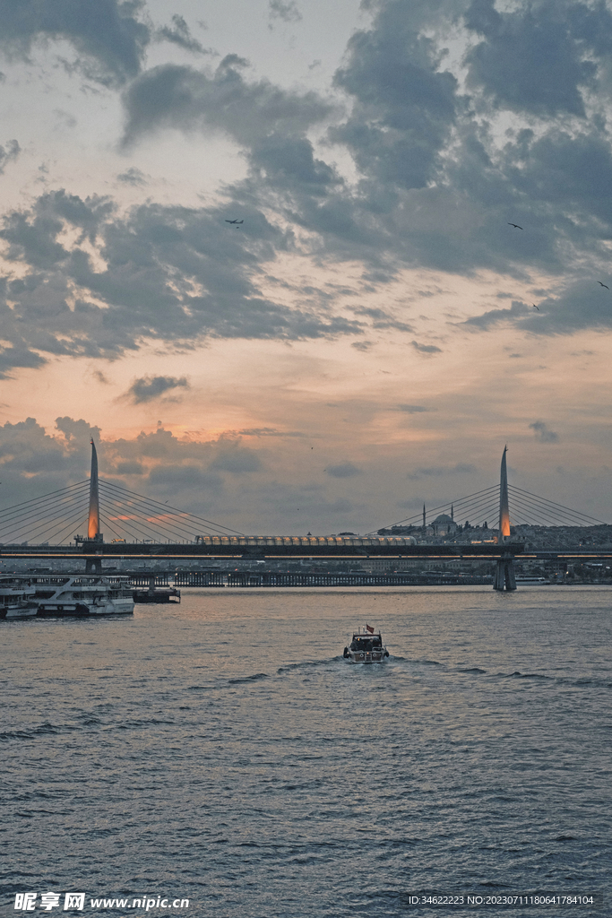 跨江大橋