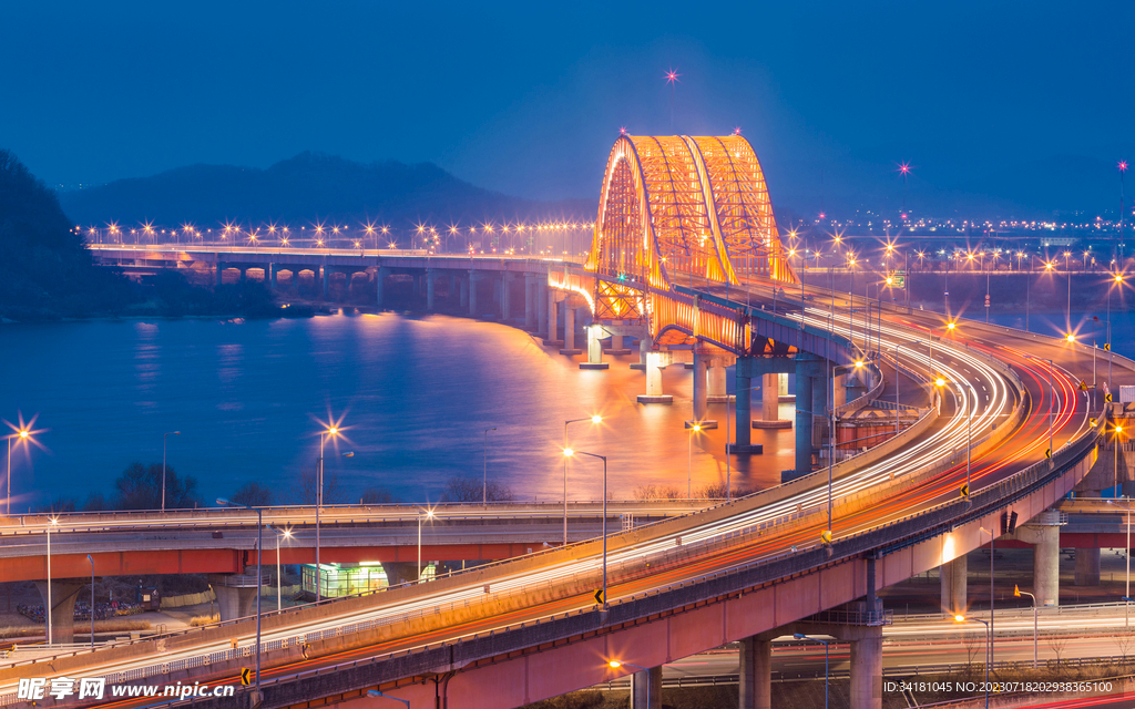 城市橋梁夜景