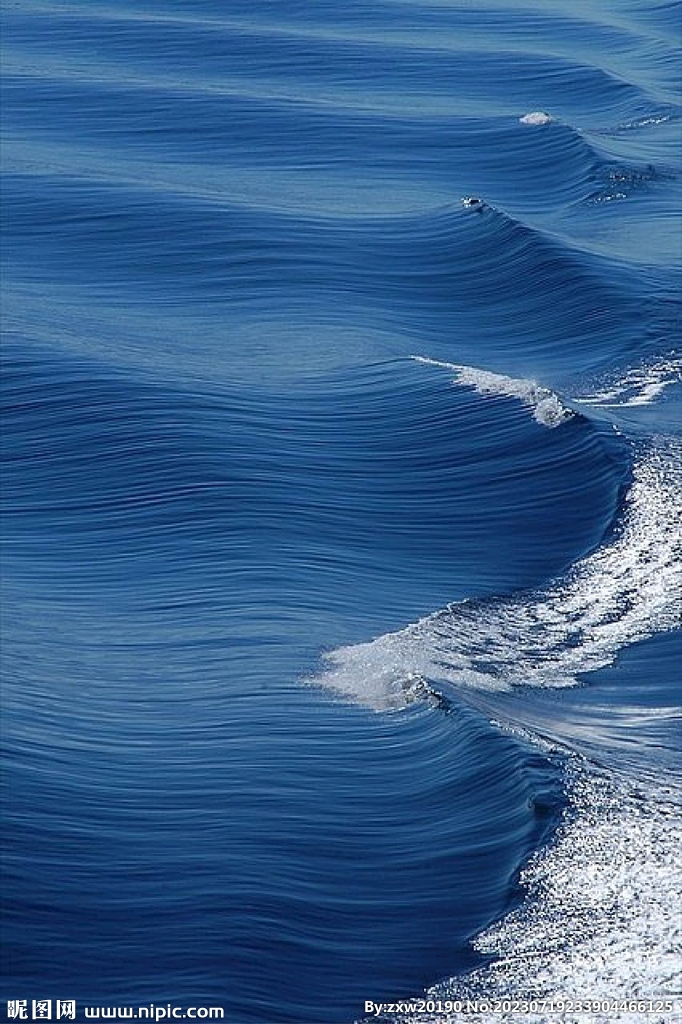 深藍色海洋
