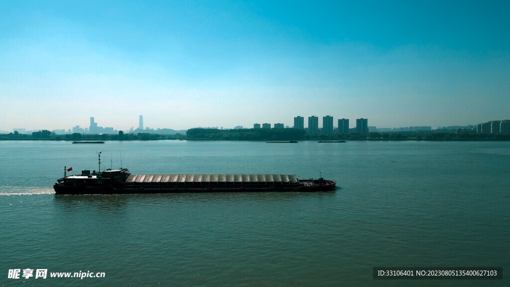 平移跟踪长江上上行驶的渔船
