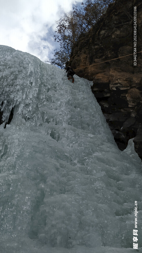 冰瀑和攀登者