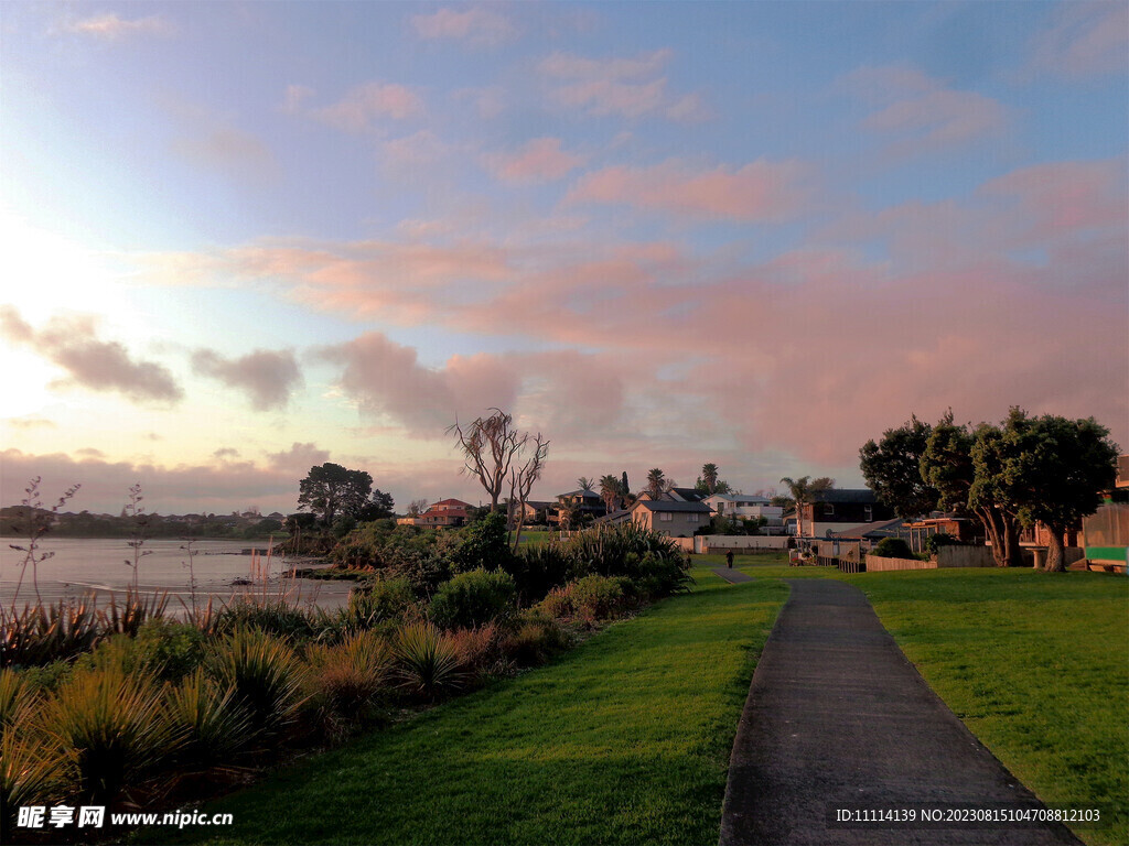 新西兰海滨小镇黄昏风景