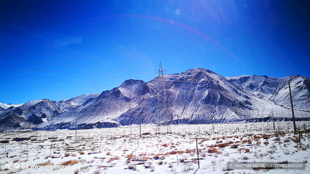 雪山电线杆