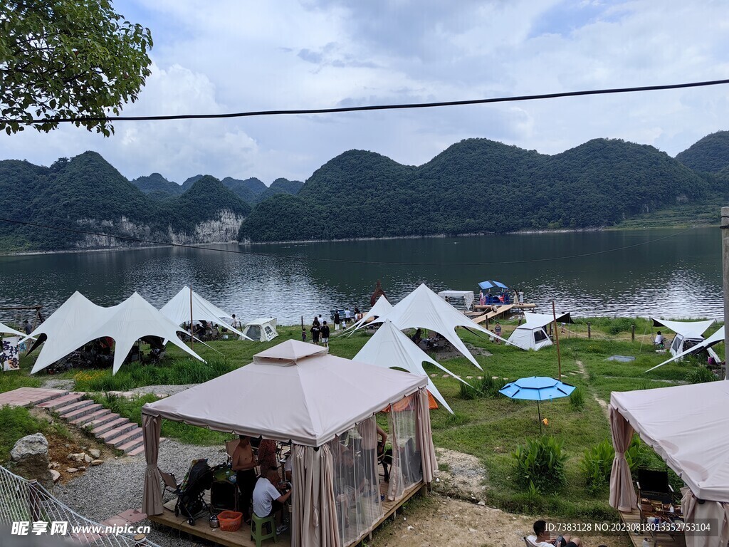 雨后的露營基地