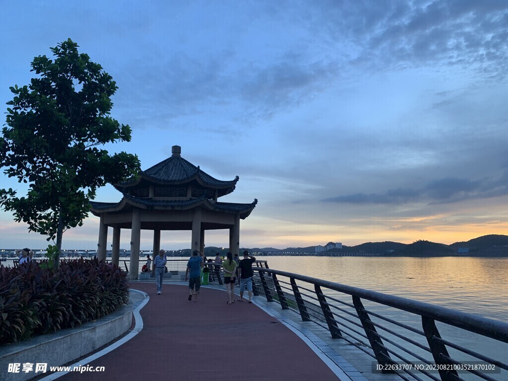 黑馬涼亭