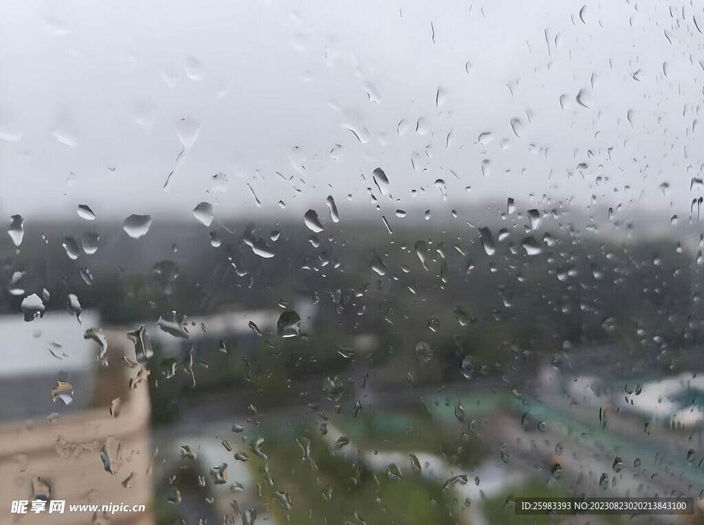 雨中的小縣城