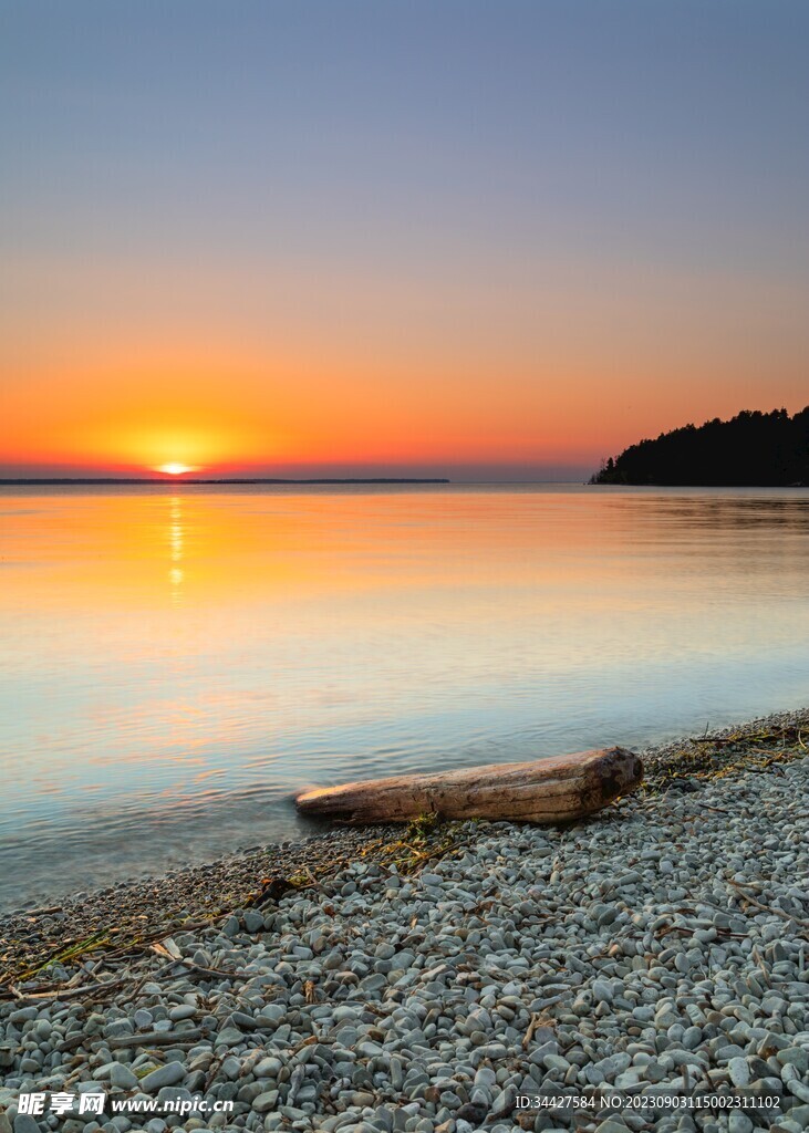 海面日出