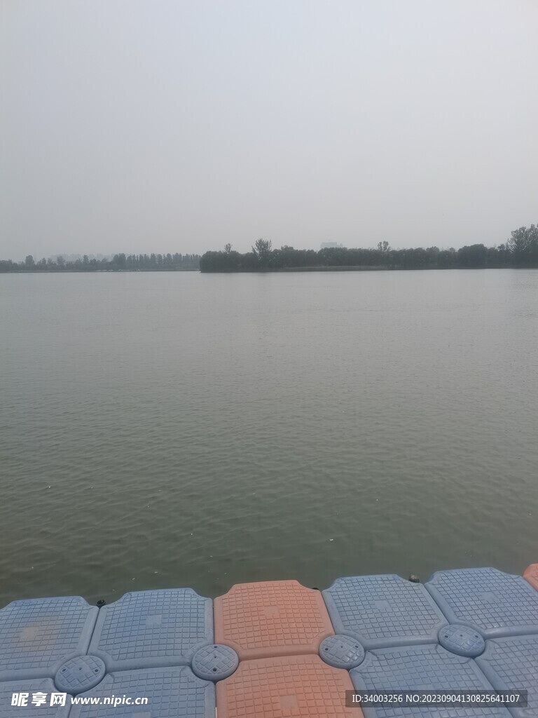 海邊劃船碼頭