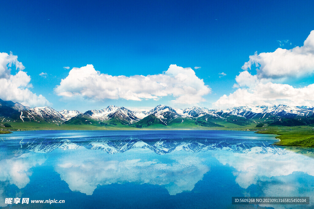 藍天白云雪山湖泊風景