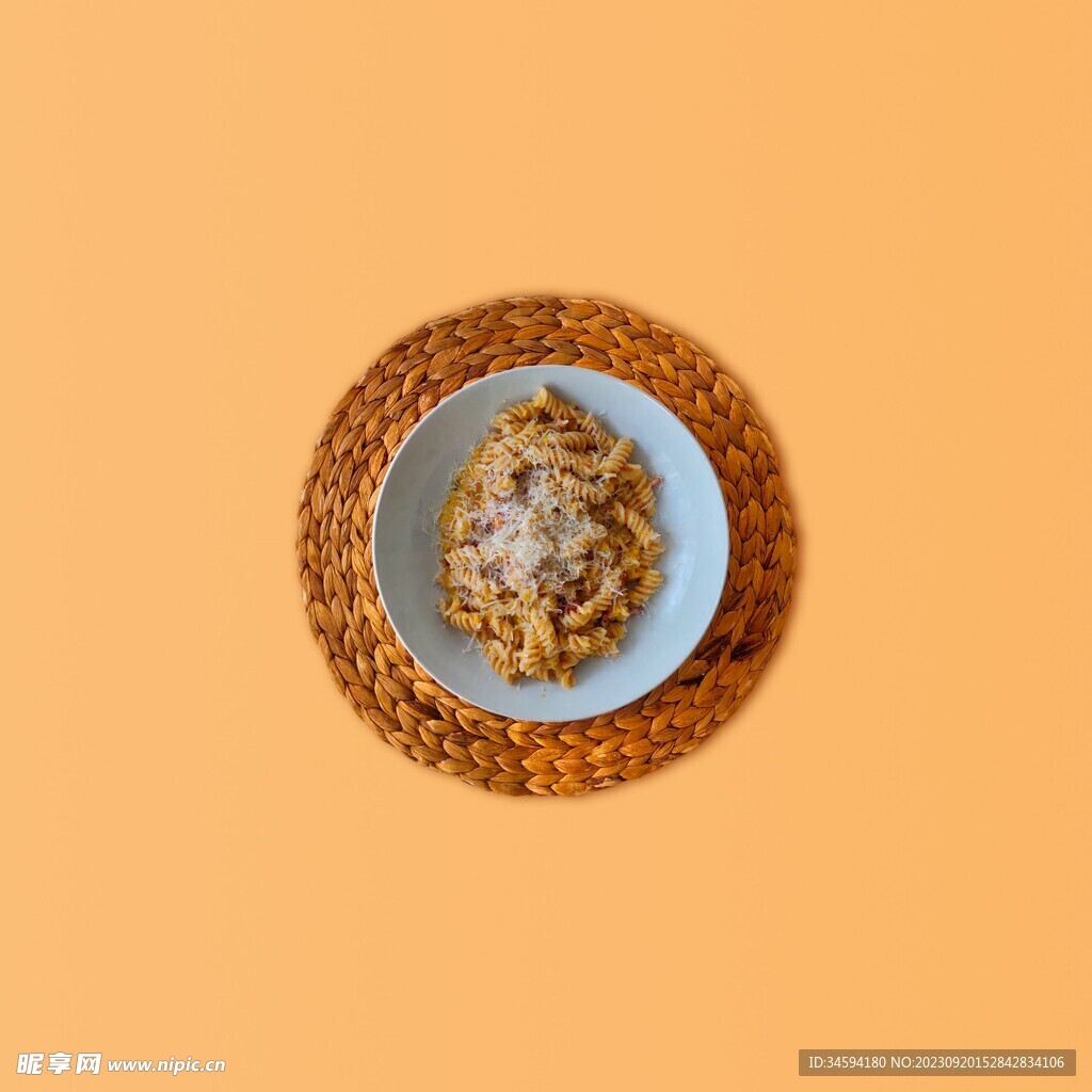 美食在圓盤中