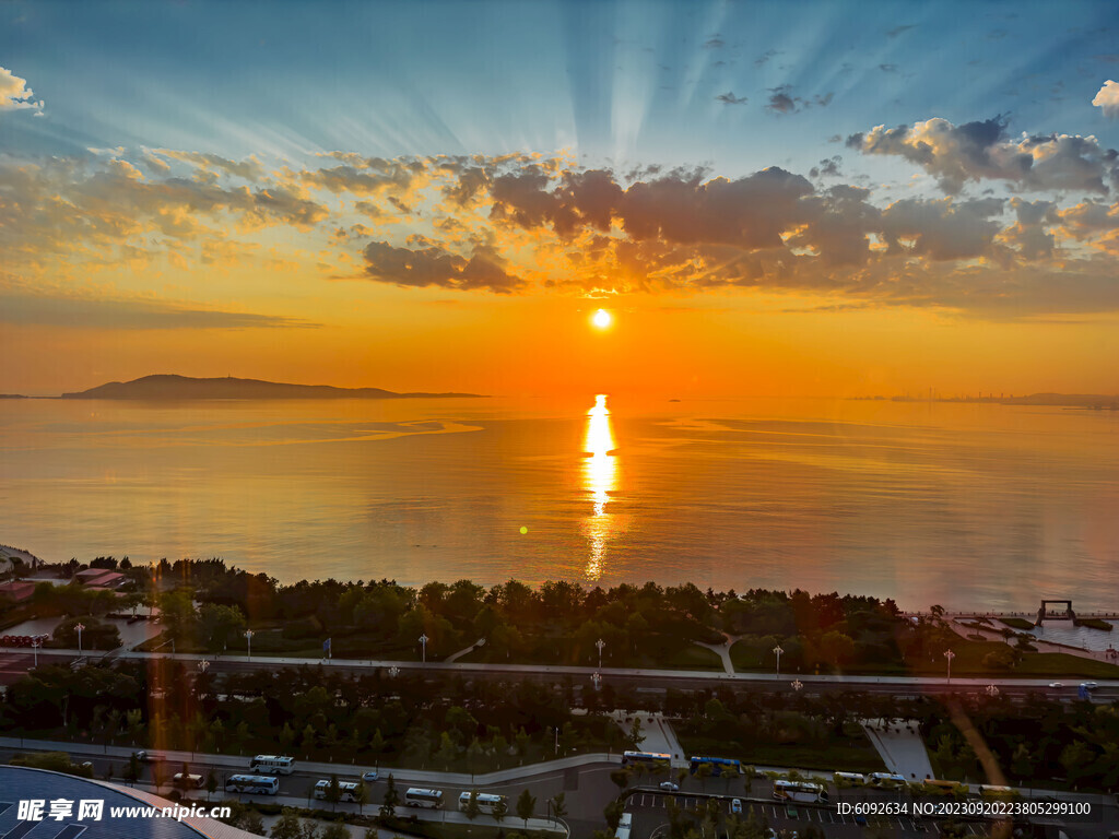 海上日出