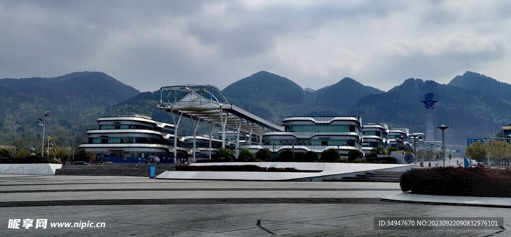 大山里的異性建筑