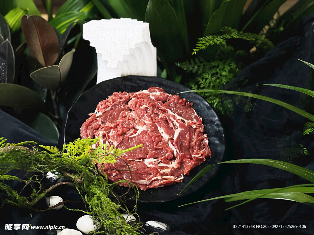 火鍋涮羊肉 