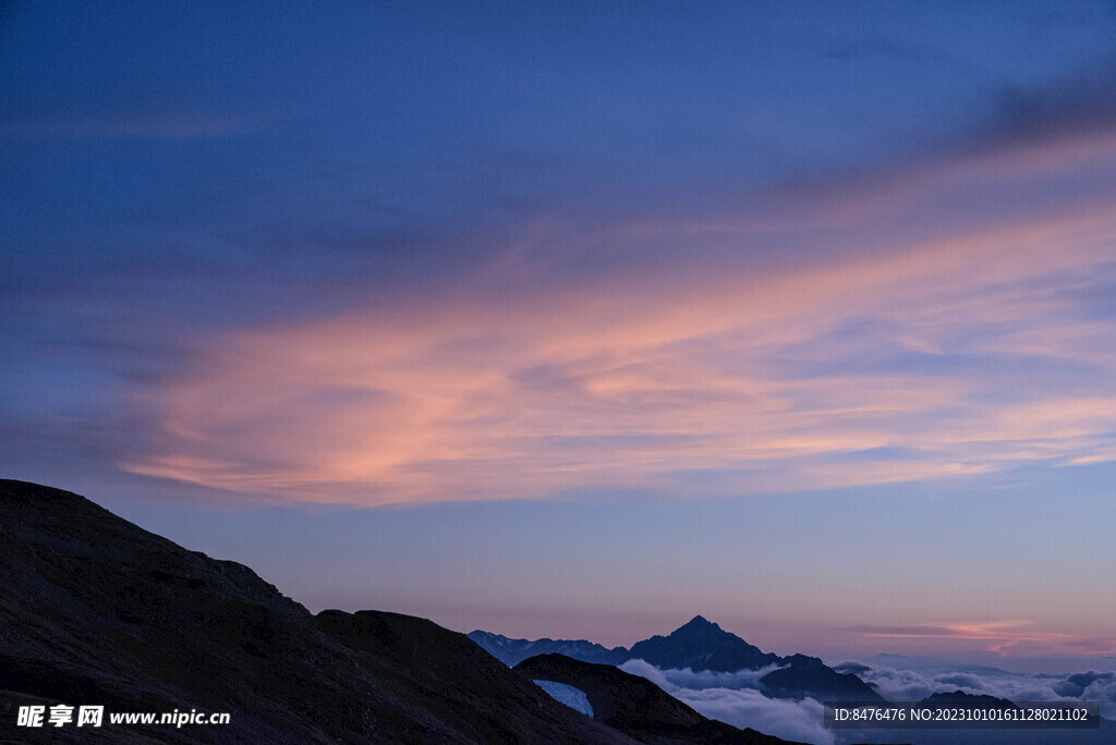 山峰夜晚風景