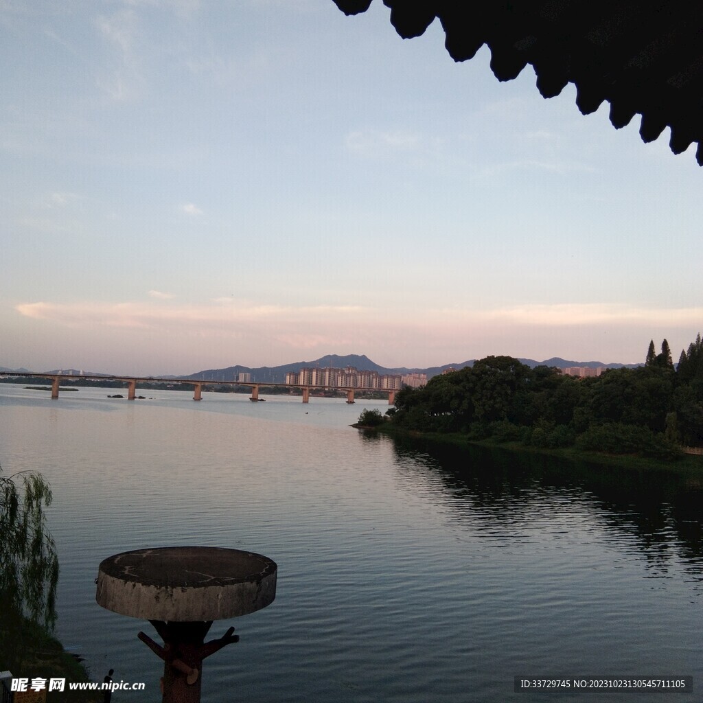 江邊風景