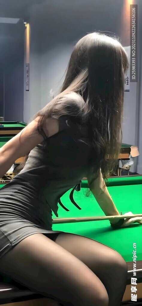 打桌球的女孩